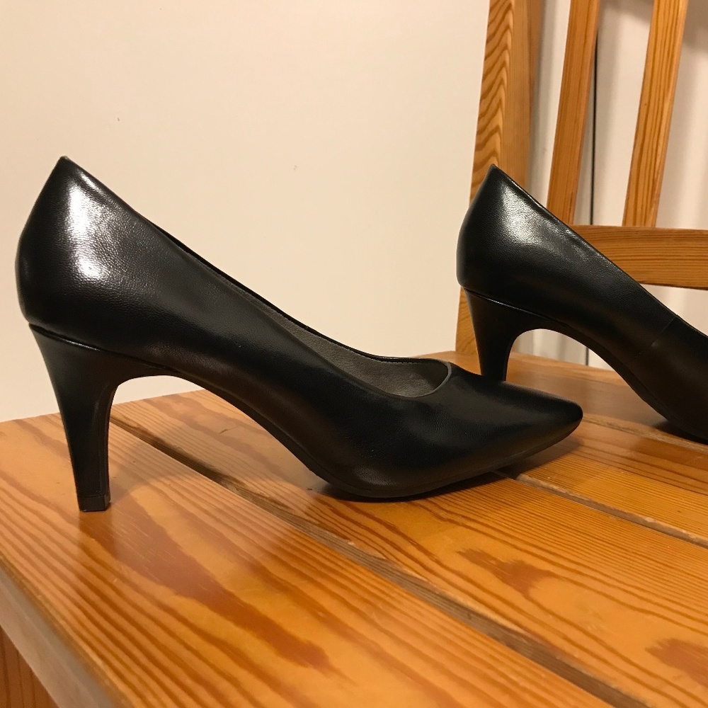 Aerosoles "Exquisite" black heels - size 8M